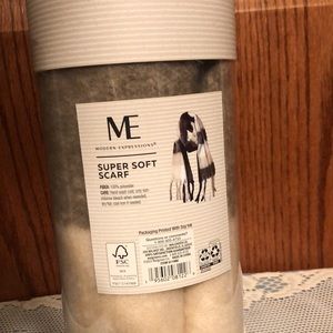 NIB ME Modern Expression Blanket Scarf